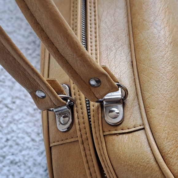 Vintage Yellow Suitcase Canadian Made - Picture 4 of 10